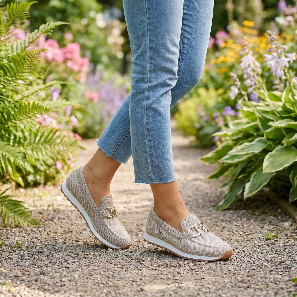 Women's Round Toe Slip On Loafers With Buckle Decor